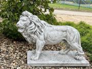 stehende Löwen Figur