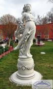 parkfigur frau mit Blumenranke