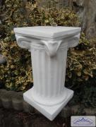 Säule im griechisch, ionischem Stil