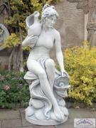 Brunnenfigur Frau