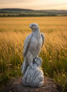 Figur-Falke-Gartenfigur