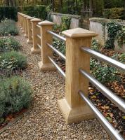 Pfeiler mit Zaunanlagen für Edelstahl Rohre